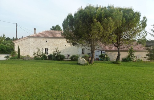 Laroque-Timbaut House | 3-star gîte, 8 people, stone house, swimming pool, close to shops.