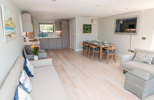 Newton Ferrers Cottage | 3 THE HIDE, family friendly, with a garden in Newton Ferrers