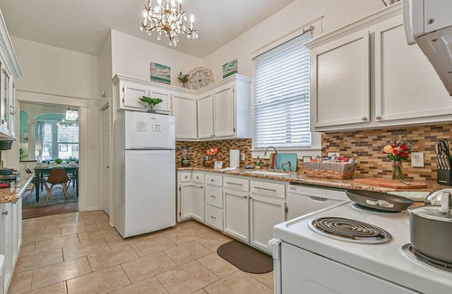 Galveston House | 3 Unit Historic Charmer near Beach, Pier, Dining