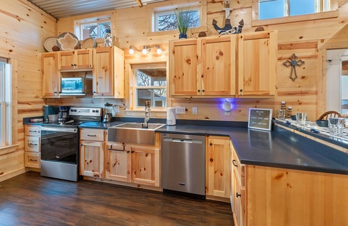 Streetman Cabin | 3 Waterfront Cabins w/Private Dock+Fishing+Fire Pit
