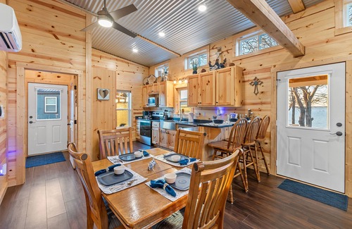 Streetman Cabin | 3 Waterfront Cabins w/Private Dock+Fishing+Fire Pit