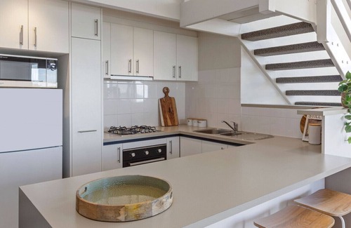 Wongarra Apartment | 3 Whitecrest Resort - Pool & Amazing Ocean Views