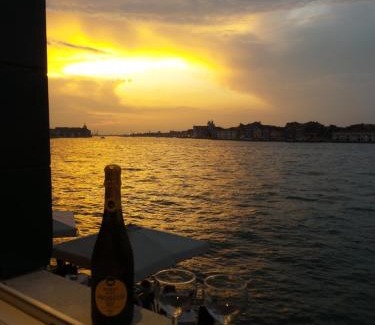 Isola San Giorgio Maggiore Apartment | 3 Windows on St Mark - Waterfront Apartment