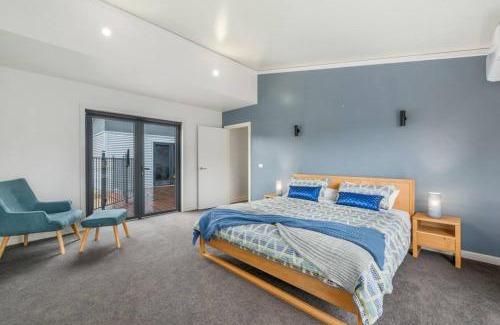 Mansfield House | 3 WISE MONKEYS, MANSFIELD