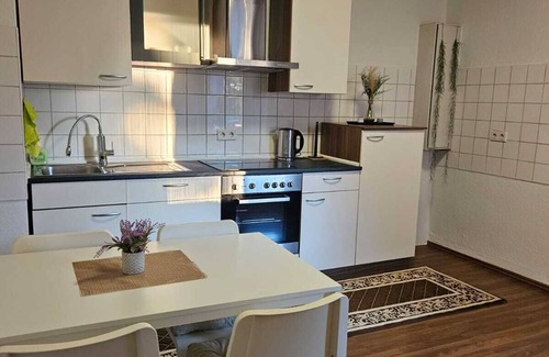 Neubeckum Apartment | 3-zimmer-wohnung mit Voll Ausgestatteter Küche, Zentral Gelegen, Nahe Bahnhof