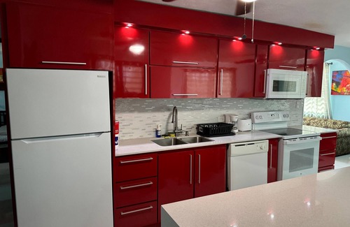 San Juan Apartment | 30 Day Minimum- 3BR & 2BA Family Retreat – Walk to Ocean