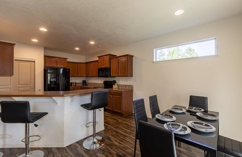 Old Farm District House | 30+ day rental in Bend w/private hot tub ~ Fireplace! Close to Old Mill!