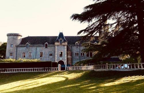 Serves-sur-Rhone Hotel | 30 m² Hotel ∙ 4 guests