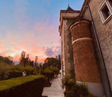 Serves-sur-Rhone Hotel | 30 m² Hotel ∙ 4 guests