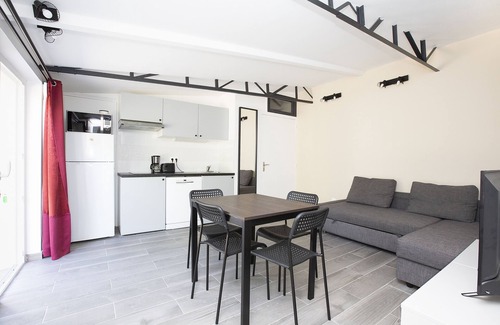Garches Apartment | 30 m² unit, wheelchair accessible