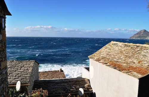 Chine House | 30 metres from the sea, traditional fisherman's cottage with sea-view terrace
