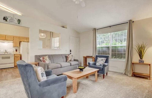 Savannah House | 30 Mins to Downtown - Lovely at Laurelwood