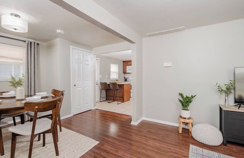 Little Chute House | 30 minutes to EAA! 10 minutes to downtown Appleton! Dog friendly!