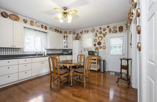 Keswick Cottage | 30 Night Rental - Quaint Country Charm 45 Minutes from Toronto