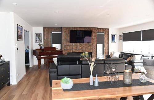 Wilburville House | 300 m² House ∙ 2 bedrooms ∙ 4 guests