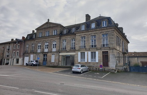Chateauponsac House | 300 year old historic monument chateau