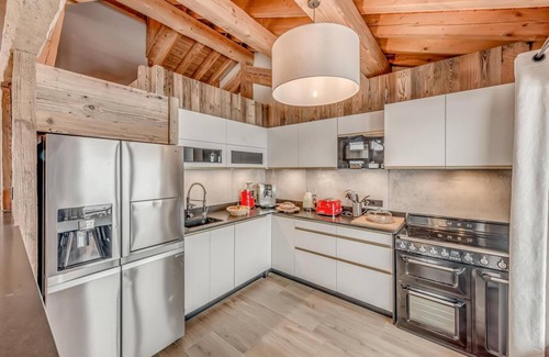 Les Almes Apartment | 300m from resort center, fitness, sauna, balcony, fireplace or stove, tv, ski locker, 250m², Tignes