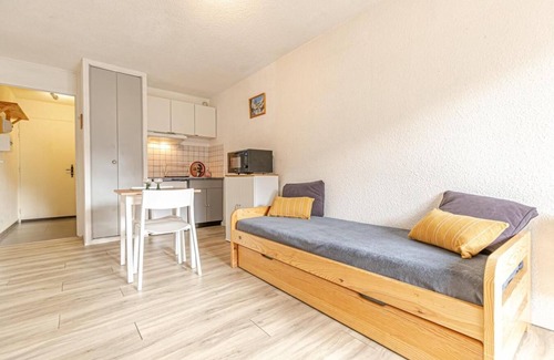 Aussois Apartment | 300m from ski slopes, 2nd floor, balcony, tv, ski locker, 21m², Aussois