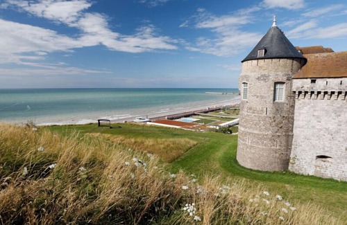 Dieppe Apartment | 300m from the beach, bright apartment