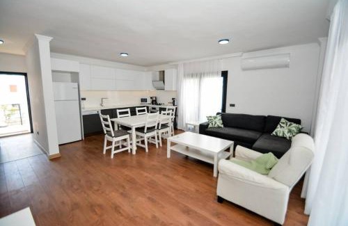 Turgutreis Apartment | 300m to Beach 2 Bedroom Upstairs Flat with Pool B2 - Yeni Dünya Bodrum
