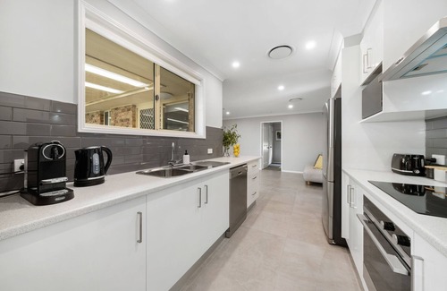 Summerland Point House | 300m to Lake Macquarie. Minutes to the Central Coast