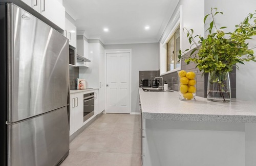 Summerland Point House | 300m to Lake Macquarie. Minutes to the Central Coast