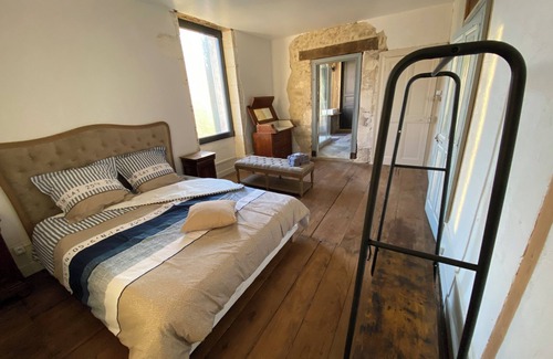 Chapdeuil Bed & Breakfast | 300m2 manor house, absolute serenity 1h30 from the ocean