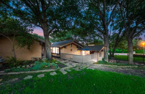 Irving House | 301 Rochelle