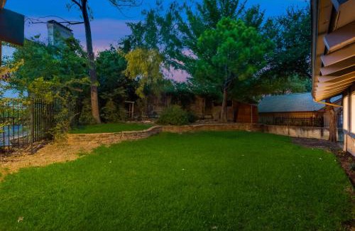 Irving House | 301 Rochelle