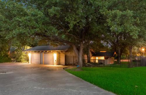 Irving House | 301 Rochelle