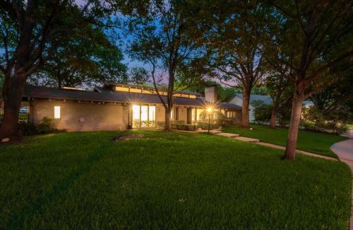 Irving House | 301 Rochelle