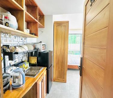 Ninh Kieu Apartment | 302MSNK Luxe Studio w Balcony & Kitchen