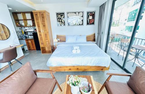 Ninh Kieu Apartment | 302MSNK Luxe Studio w Balcony & Kitchen