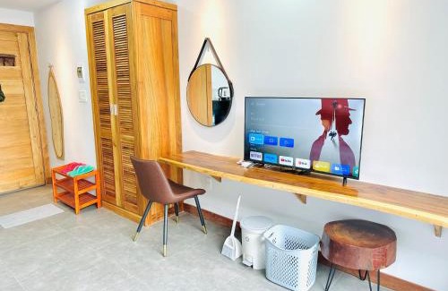 Ninh Kieu Apartment | 303MSNK Luxe Spacious Studio l Balcony