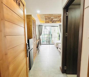 Ninh Kieu Apartment | 305MSNK Luxe Twin Studio I Balcony & Kitchen
