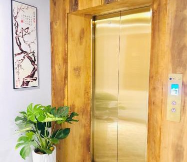 Ninh Kieu Apartment | 306MSNK Luxe Twin Studio l Balcony & Kitchen