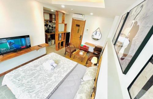 Ninh Kieu Apartment | 307MSNK Luxe Studio l Balcony & Kitchen