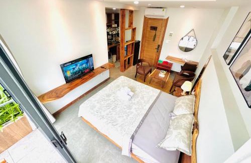Ninh Kieu Apartment | 307MSNK Luxe Studio l Balcony & Kitchen