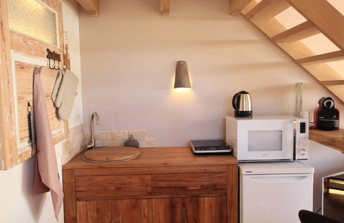 Antibes City Centre Apartment | 30m2 RDJ duplex apartment with services, solar-heated pool