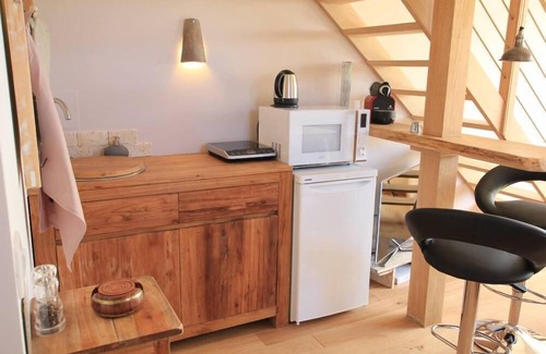 Antibes City Centre Apartment | 30m2 RDJ duplex apartment with services, solar-heated pool