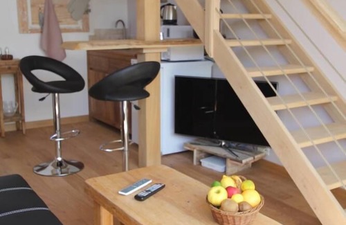 Antibes City Centre Apartment | 30m2 RDJ duplex apartment with services, solar-heated pool