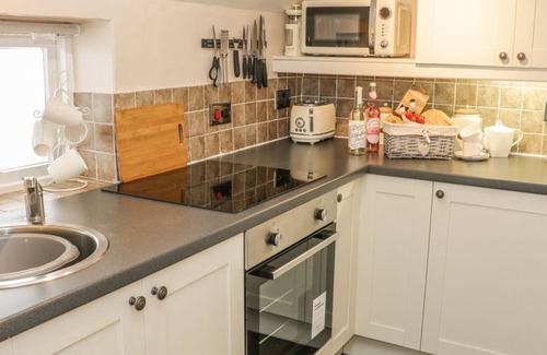 Bridgnorth Cottage | 31 RIVERSIDE, pet friendly, character holiday cottage in Bridgnorth