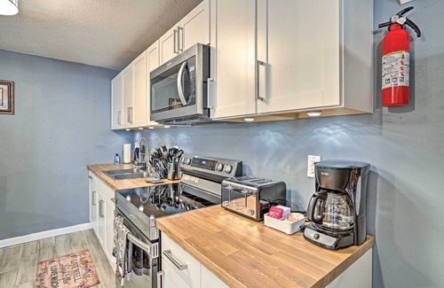 Dale City House | 32 Mi to DC: Lower-Level Woodbridge Apt w/Patio!