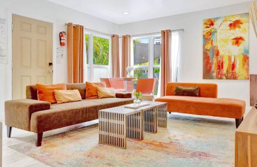 Hendricks and Venice Isles Apartment | 320-1 Las Olas Boulevard