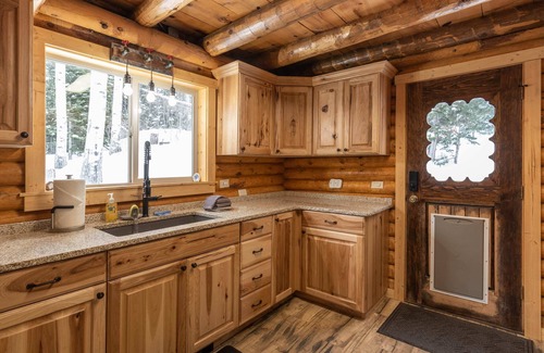 Steam Engine Meadows Cabin | 330 E Trail Road Cabin Secluded Mountain Getaway