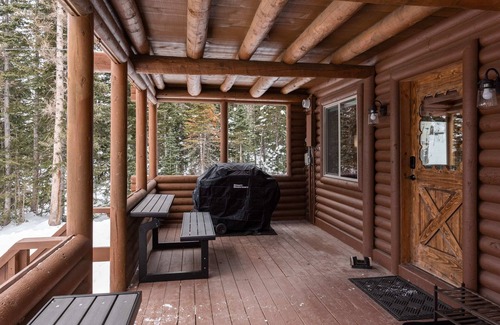 Steam Engine Meadows Cabin | 330 E Trail Road Cabin Secluded Mountain Getaway