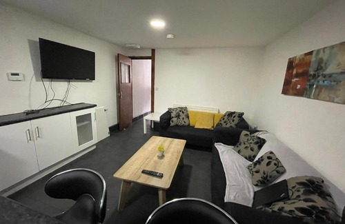 Selly Oak House | 360 Accommodation - North Rd