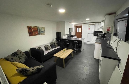 Selly Oak House | 360 Accommodation - North Rd