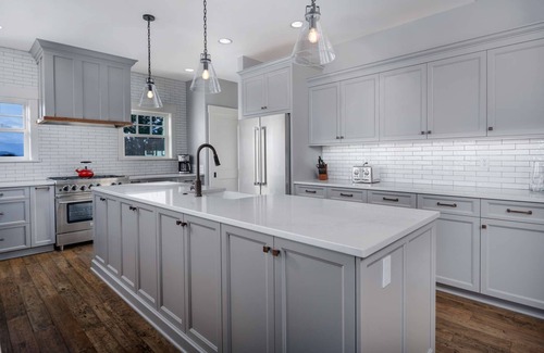 Yamhill House | 360 Degree Vineyard Views, Four Master Suites, Free Wine Tastings for Group, Ping Pong, Fire-Pit