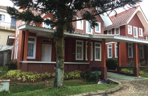 Cipanas Resort | 360 m² Resort ∙ 5 bedrooms ∙ 10 guests